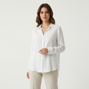 Zijdezachte damesblouse met elegante glans en losse pasvorm