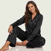 Zijdezachte gestreepte satijnen damespyjama