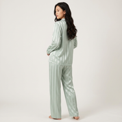 Zijdezachte gestreepte satijnen damespyjama