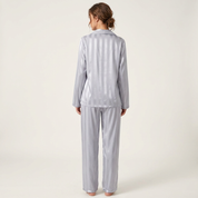 Zijdezachte gestreepte satijnen damespyjama