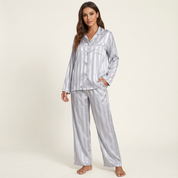 Zijdezachte gestreepte satijnen damespyjama