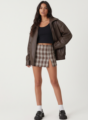 Modern oversized damesjack met rits en brede kraag