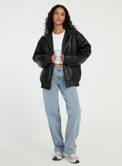 Modern oversized damesjack met rits en brede kraag